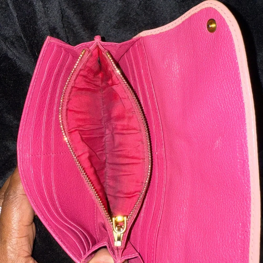 Miu Miu Pink Leather Wallet with Gold Logo - Picture 8 of 16